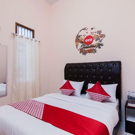 Oyo 885 Tangkul Residence Medan Exterior foto