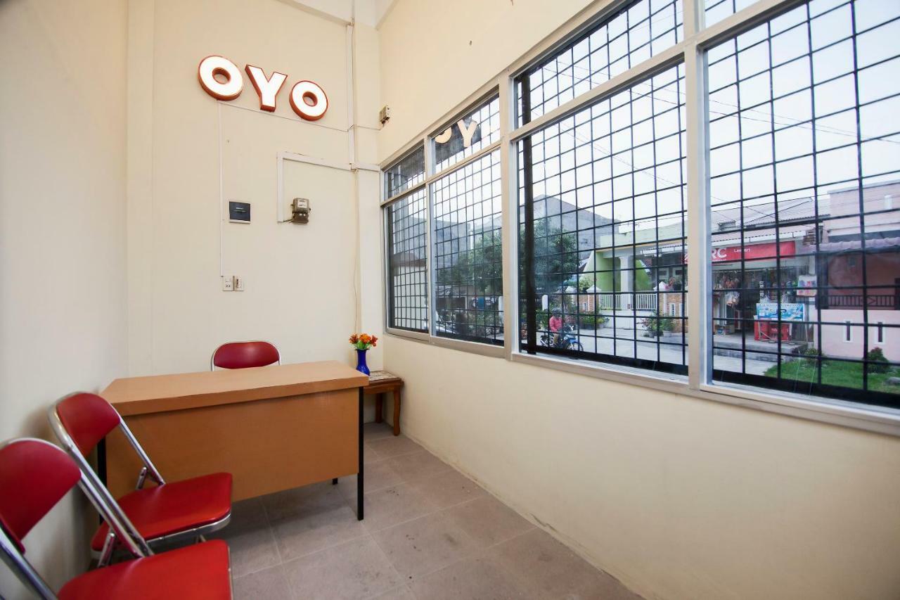 Oyo 885 Tangkul Residence Medan Exterior foto