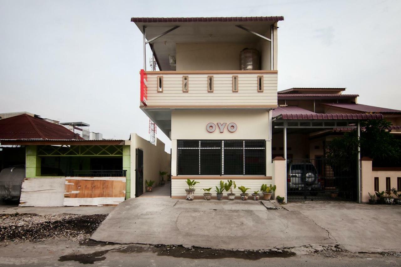 Oyo 885 Tangkul Residence Medan Exterior foto
