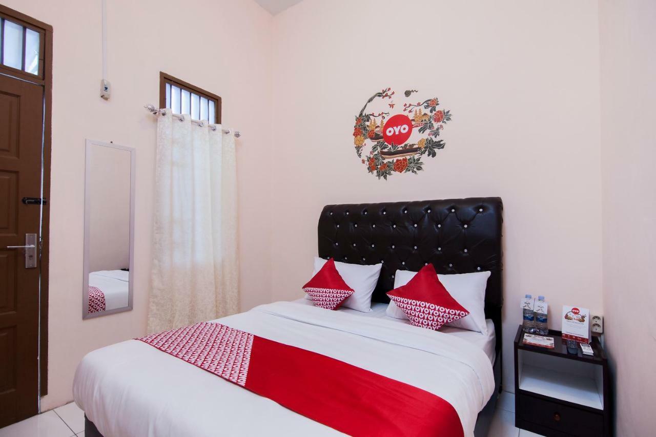 Oyo 885 Tangkul Residence Medan Exterior foto