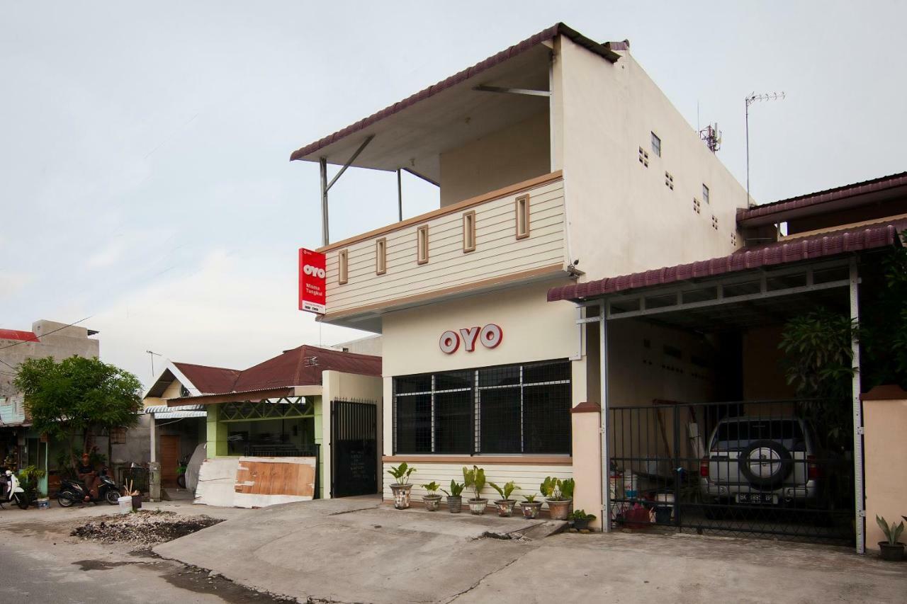 Oyo 885 Tangkul Residence Medan Exterior foto